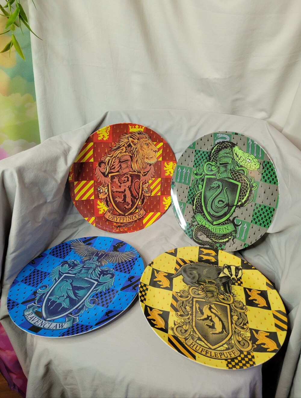 Harry Potter House Crest Plates, Gryffindor, Hufflepuff, Ravenclaw, Slytherin